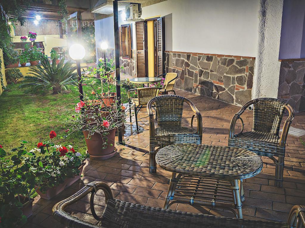 Bed And Breakfast Ichnos Cala Gonone Buitenkant foto