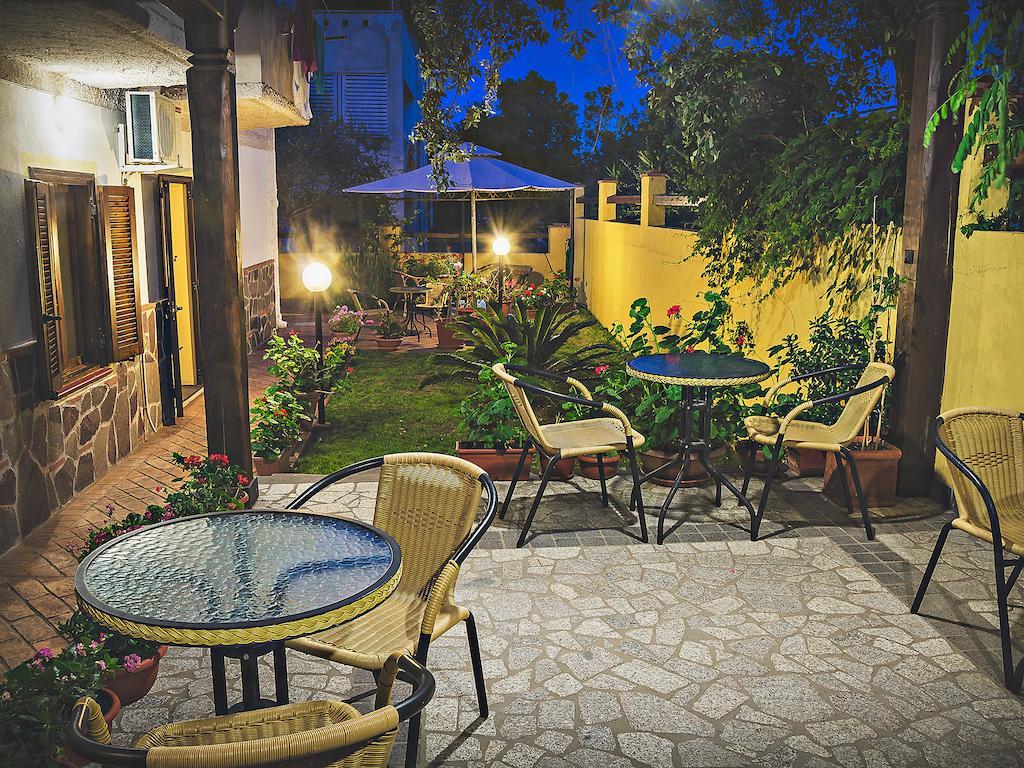 Bed And Breakfast Ichnos Cala Gonone Buitenkant foto