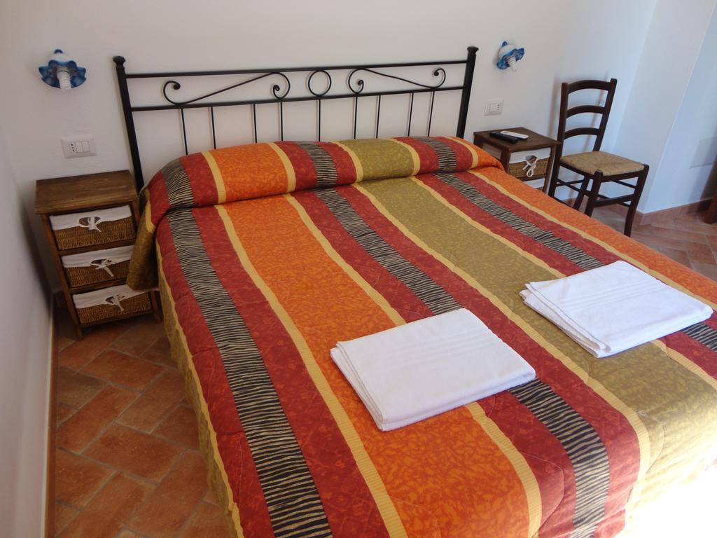 Bed And Breakfast Ichnos Cala Gonone Buitenkant foto