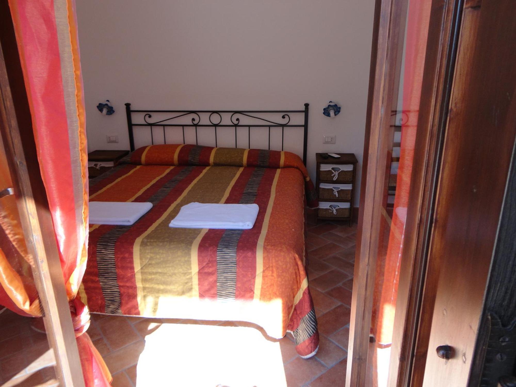 Bed And Breakfast Ichnos Cala Gonone Buitenkant foto