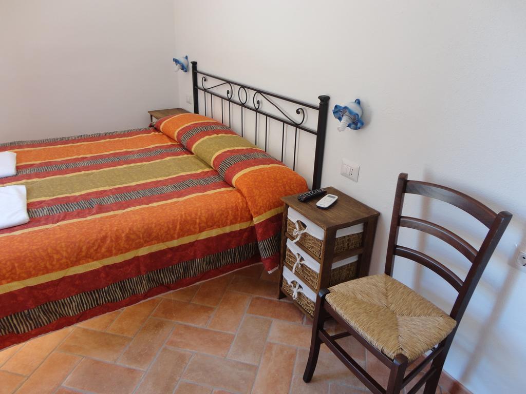 Bed And Breakfast Ichnos Cala Gonone Buitenkant foto